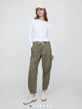 GAP Mid Rise Pull-On Soft Barrel Jean sz Medium Short